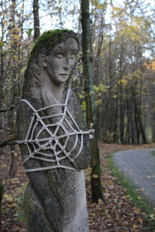 okiitora: Ropes on art.Place: Germany, Bad Wildungen KurparkRopes and Foto: meAnd lots of comments by passing walkers ;-)