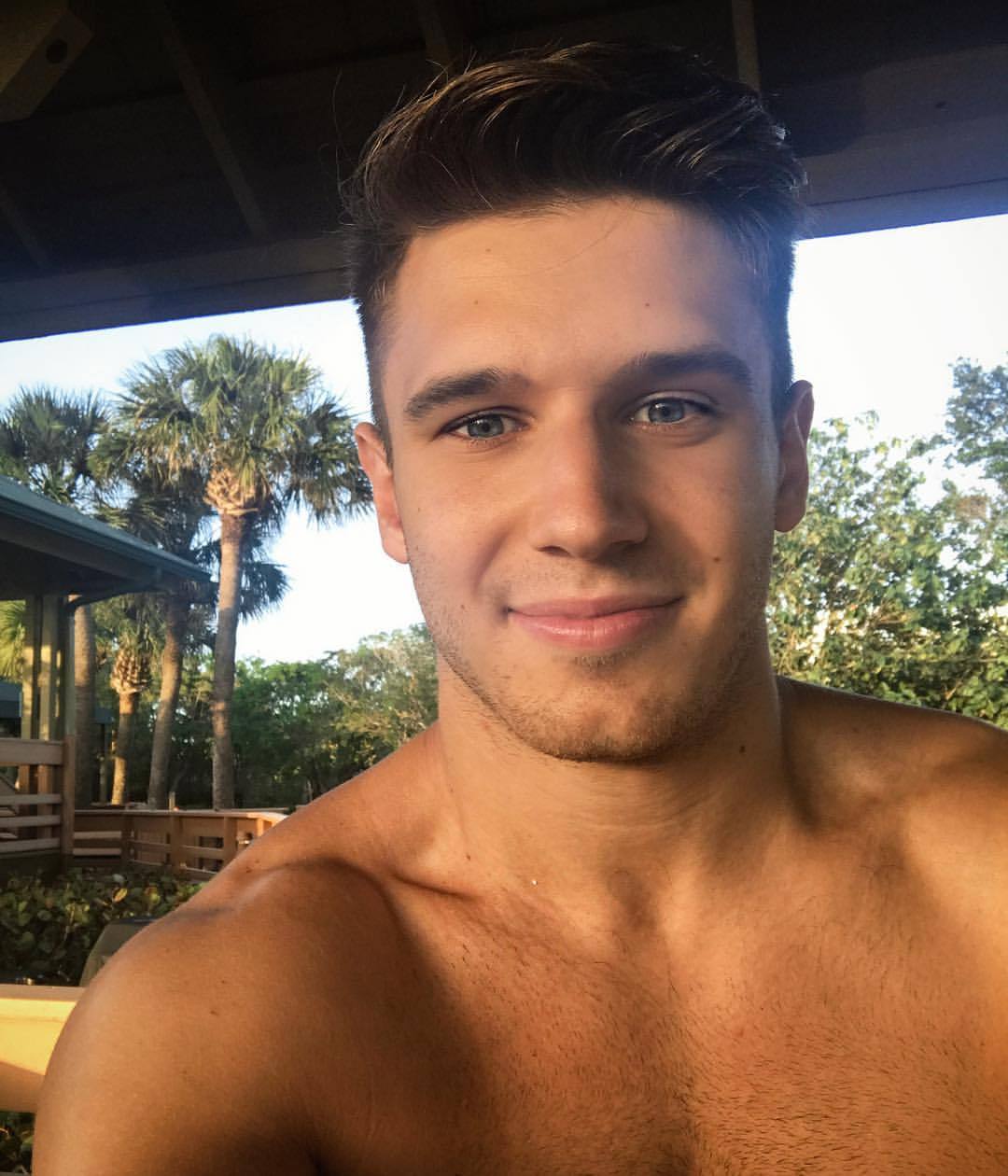 samcush:  Soaking up the rest of 2016 😎☀️ (at Naples, Florida)