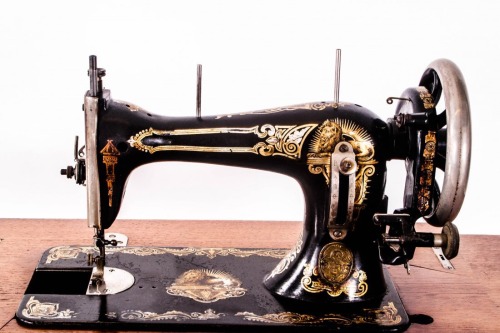 Stoewer Sewing Machine, early 20th century. With Cast Iron and Oak Table. Stoewer, Stettin.