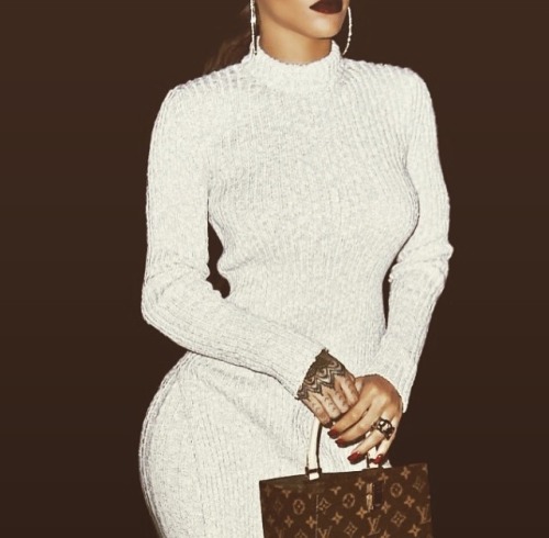 A girl should be 2 things: who and what she wants- COCO chanel