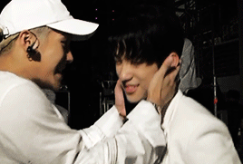 nyeong-ing:Moments with Jinyoung [11-16/?]↪ invasion of personal space (feat. Jackson)