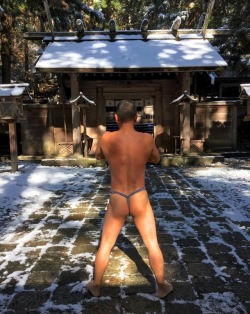 fundoshi-taro:  shrine