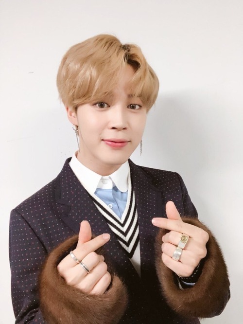 bts-trans: 171226 Jimin’s Tweet어제도 응원해준 우리 아미 너무 고마워요#JIMIN pic.twitter.com/41oI1RgK5cThank you so m