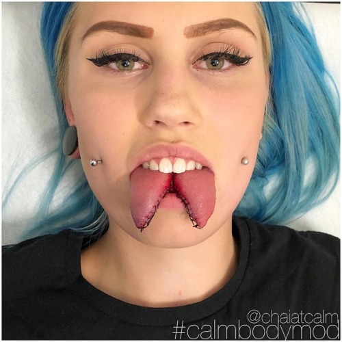 chaiatcalm:Fresh #tonguesplit from a couple of weeks ago on @emelielindbergg. Performed by me at @ca