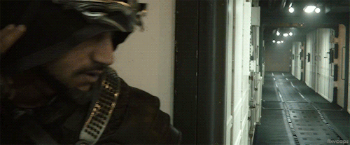 Kingsglaive: FFXV Pelna Checking If The Coast Is Clear