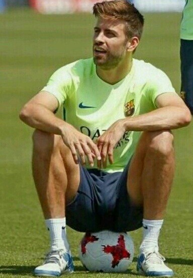 footbulging:  Gerard Piqué Bulge of the year 2017 ♥⚽ Thanks you all for voting & sharing ✌ ツ Now in twitter : @footbulging