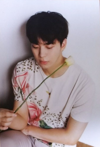 officialrovix:Hongbin's Photocard for 「Reincarnation」 Album | © 1, 2