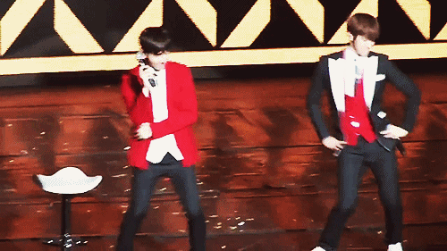vanitysixx:  TVXQ doing the “La Colita" at the catch me concert in Santiago (cr: Vivian B)   يونهو مستمتعععع xD