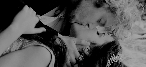 CRAZY KISSING