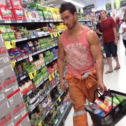theonewholookedback:  tonight-be-my-supernova:  OH SWEET JESUS FUCK  The guy in the back lol “I’m gonna need a big cart for that” 