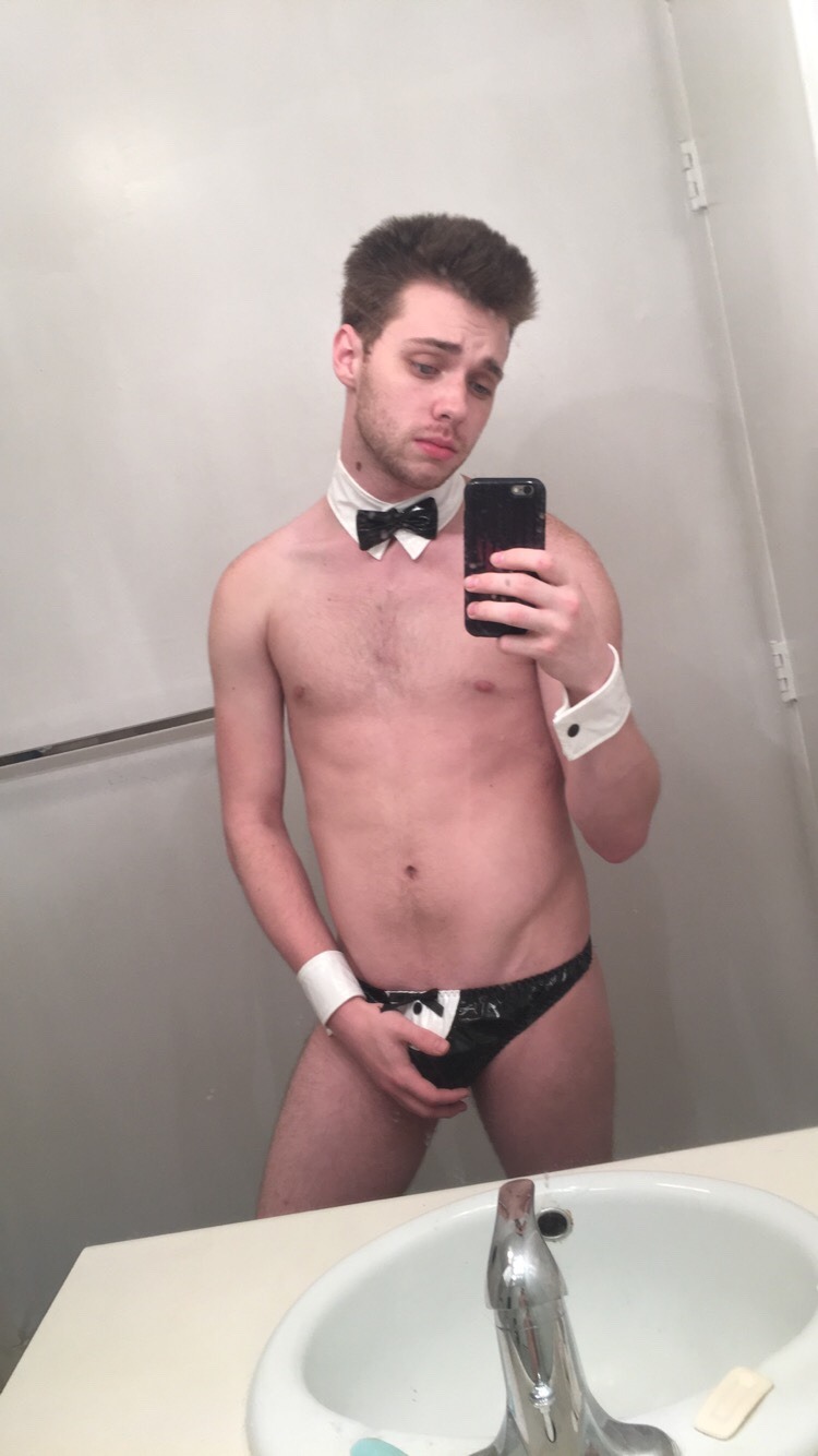 sambaaaa:  haveitjoeway:  I’m a stripper now  Boys. In. Thongs.