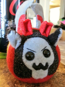 callykarishokka:  Convention 2014 Puggleformer of the day! … ‘Cause I’m not 100% sure WHICH convention I’m gong to yet…! G1 STARSCREAM! ..Sewn together with thread from the 1950’s and 60’s. :P