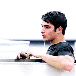 argent-means-silver:  Stop scrolling. There was no wet!Scott on your dashboard. Now