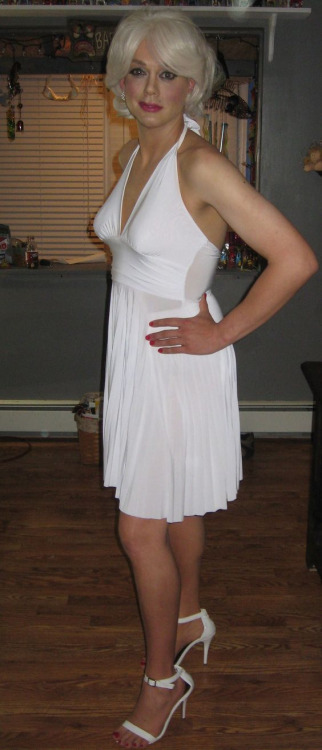 lauranavin-cd: It’s time to join my feminization program. Set the girl inside you free. http:/
