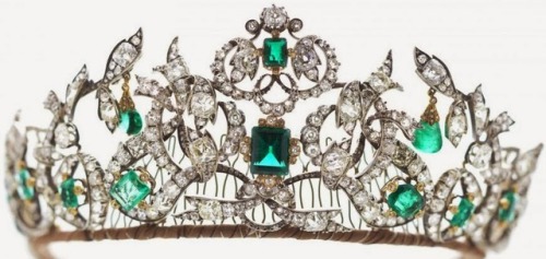 tiaramania: Queen Caroline Amalie of Denmark’s Emerald TiaraFind out more at Tiara Mania