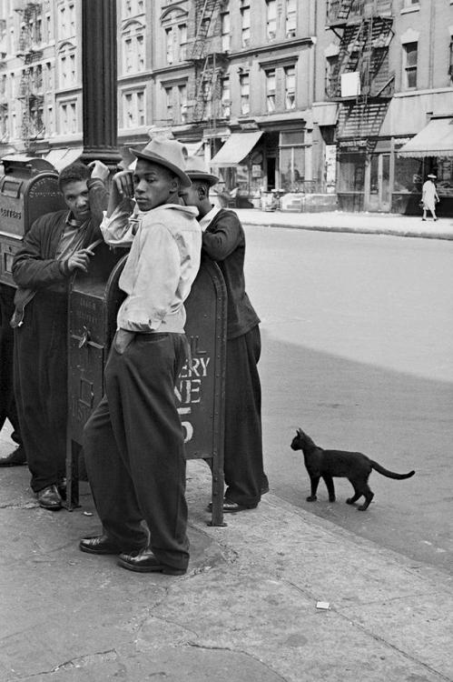 birdsong217:Helen LevittHarlem boys, New York City, 1945.