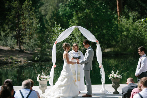 the-real-goddamazon: karlellis: mindonspeakers: An Oregon Couple Rushed Through Their Wedding Becaus