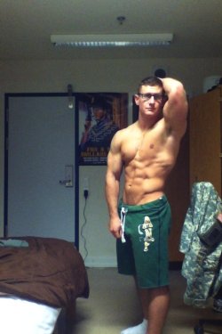 muscledlust:  Thick muscle geek! 