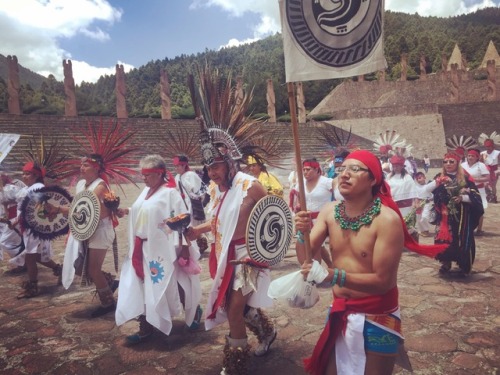 mexicaheart: The ceremony of the summer solstice at the Otomi Temple. Cultura Mexica.