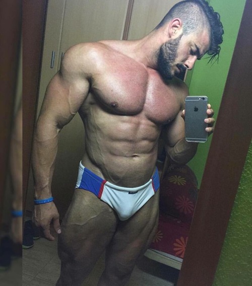 Hot Muscular Men