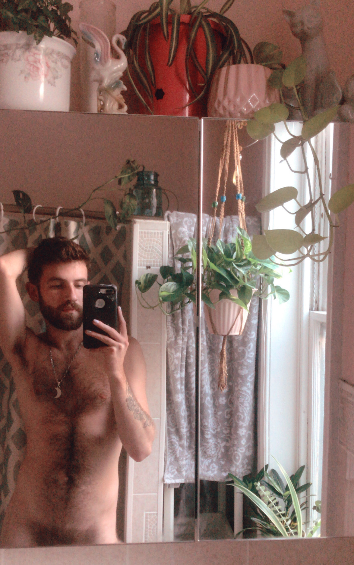 pricklydick:Pink bathroom nudez 