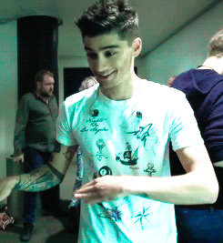 keepingupwithzayn:  (☞ﾟ∀ﾟ)☞ + 