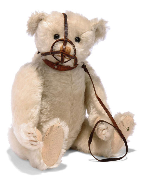 disease:A WHITE TEDDY BEAR WITH MUZZLESTEIFF CO. // circa 1909jointed, mohair, boot button eyes, bro