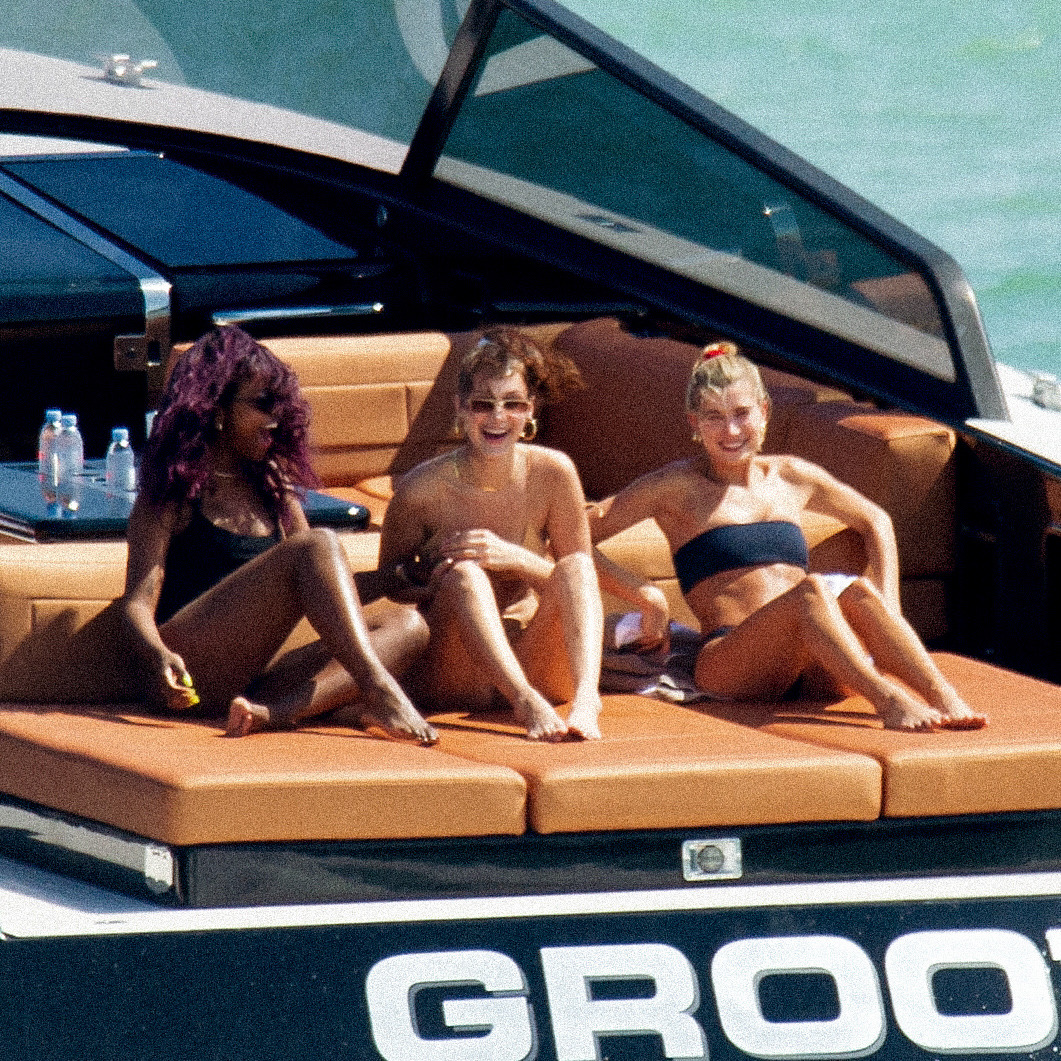 90112511:Justine Skye, Bellad Hadid and Hailey Baldwin