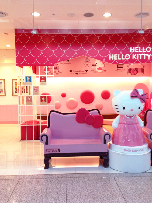 dearninety:  Hello Kitty Cafe, Incheon International Airport