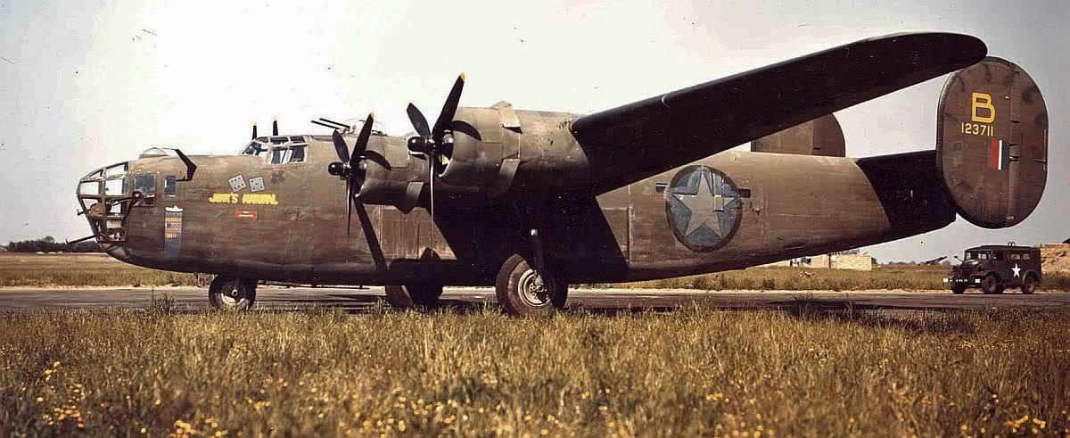 airplanesgonewild:  B-24 Gambut Libya Feb 1943