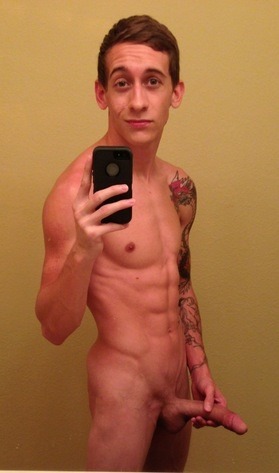 jadefristarz:  I HAD TO MAKE A DEDICATION FOR MR. FLAGPOLE BCUZ HE IS TRUELY BLESSED!!!!!!!!!!!!!!! check out his blog: http://flagpole331.tumblr.com http://jadefristarz.tumblr.com 