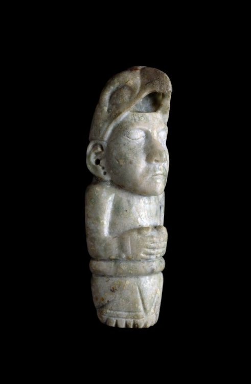 Jadeitefigurine of an Aztec eagle warrior (c. 1300 – 1521, Mexico), 14.5cmtall.  The face