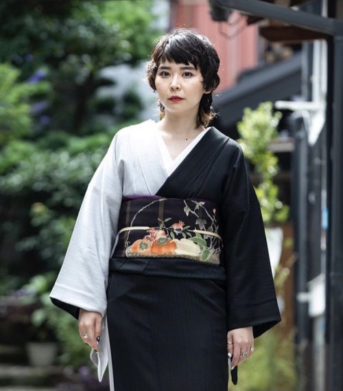 Sleek autumnal kimono outfit, pairing a chic katamigawari stylekimono, with an antique obi depicting