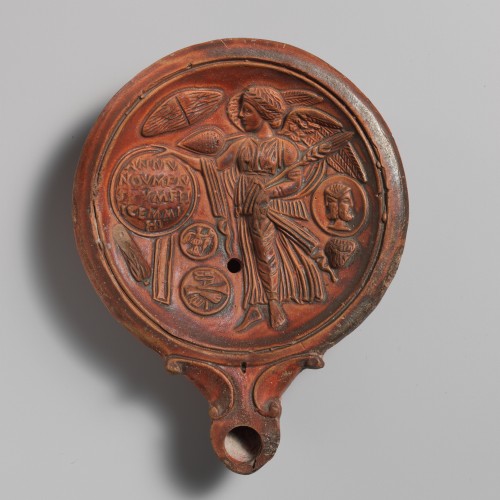 honorthegods:Winged Victory Roman terracotta oil lamp, 2nd half of 1st century CE.On the discus a wi