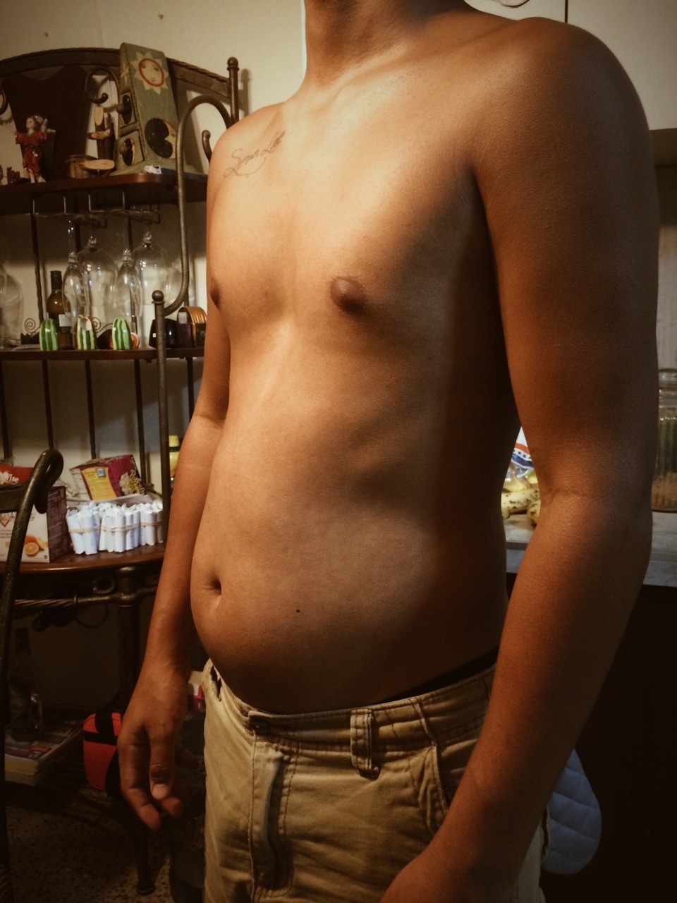 iloveguyschubybelly:  This is my roomate’s belly. At first I told him about gaining