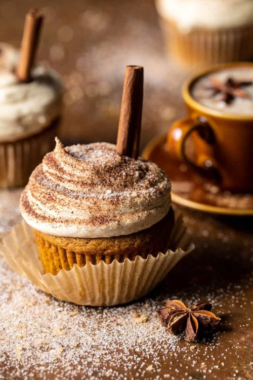 sweetoothgirl:vanilla chai pumpkin latte cupcakes with cinnamon brown sugar frosting