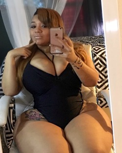 maceleven:  https://www.instagram.com/curvyredbone