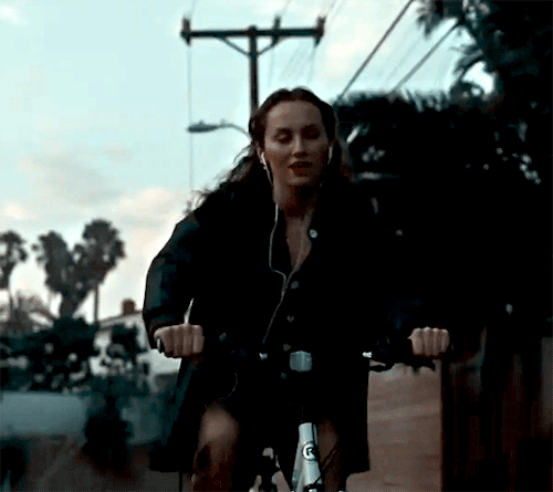 MAUDE APATOW As LEXI In EUPHORIA, SEASON TWO PROMO.  ( 1 / 2 )