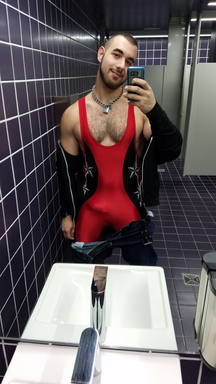 Porn photo dieselpup:  #SneakySchoolSingletSelfie