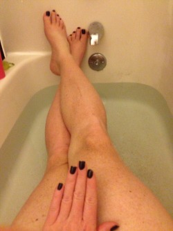 tscaitlin:  Few things make me feel more feminine than shaving my legs in a hot bath :)