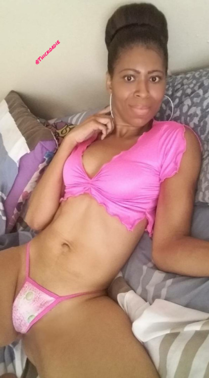 binky411:  thickordie:  @Ladiva….Reblog….🤓🤔😮….👏🏽👏🏽👏🏽…….#RideMe #moneyshot #bigFun #bigbootywishes #wendyshow #talkshow #bedbreaker #heartbreaker #pullovadatasstoofat #google #lookatdatass #lookatthat #internetbreaker