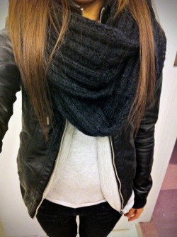 justthedesign:  Chunky Scarf And Leather