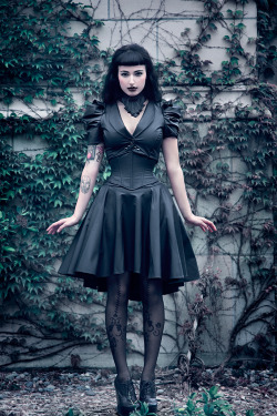 spookyloop: tenebris-studio:  Josephine skirt by Artiface Clothing (Model: Unknown)    Photographer: Aesthetic AlchemyModel: Maya Samaha  (And a correction to the brand name: it is Artifice Clothing.) 