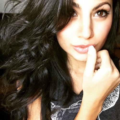 monicaalvarez3:  Hello ☺️