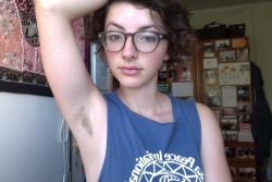 Achselhaare:  Middlecass:  Hello World Good Morning Bed-Head Hello Body Hair And