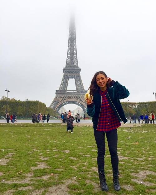 ☁️Eating some bananas under the Eiffel Tower so why not pose with one?There’s something about 