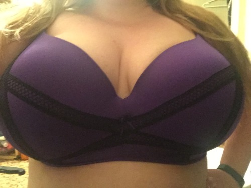 kurvygirlswag:  HUGE HUGE HUGE SQUISHY BOOBIE HUGS FOR MY STATESIDE HOMIE FOR GIFTING ME THESE 5 AMAZING NEW BRAS I AM IN NEED FOR!!    42H    You’re an amazing person, don’t ever let anyone else make you feel different. Love you Nikkahead!!!  Truly