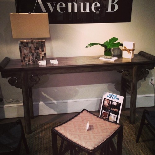 This #Asian #console Table Has Hidden Drawers In The Sides! From @avenuebco #hpmkt #decor #furnishings
