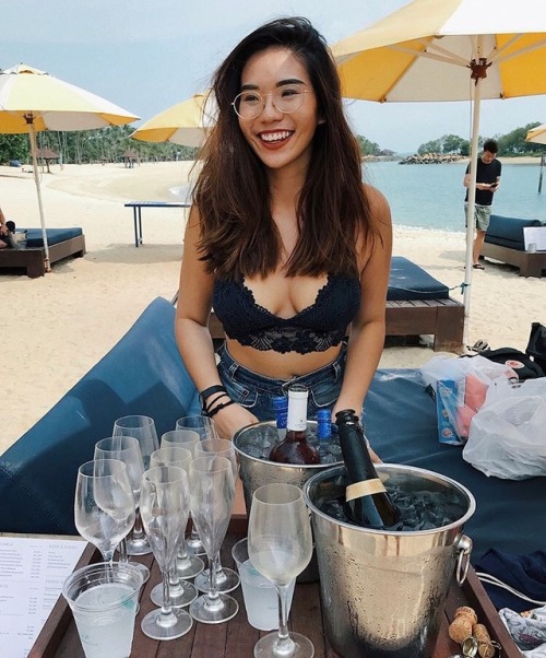 sghornyboyyyy: sggateporn:Lovely… Nice Body… Nice Boobs..  bae @mathildaaaa