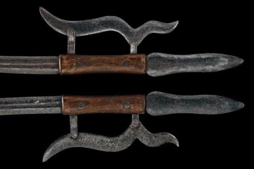 art-of-swords: Pair of Hook Swords (Gou) Dated: 19th centuryCulture: ChineseMedium: steel, wood Sour
